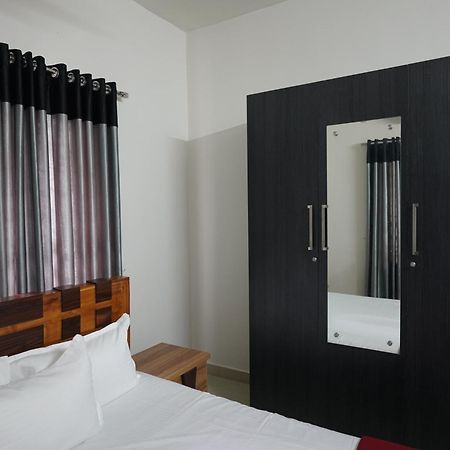 Swapna Home Suites Недумбассері Екстер'єр фото